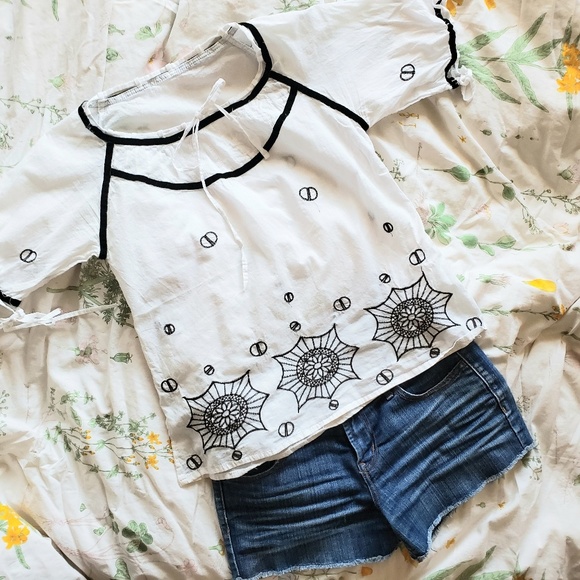 Embroidered Top - Picture 2 of 4